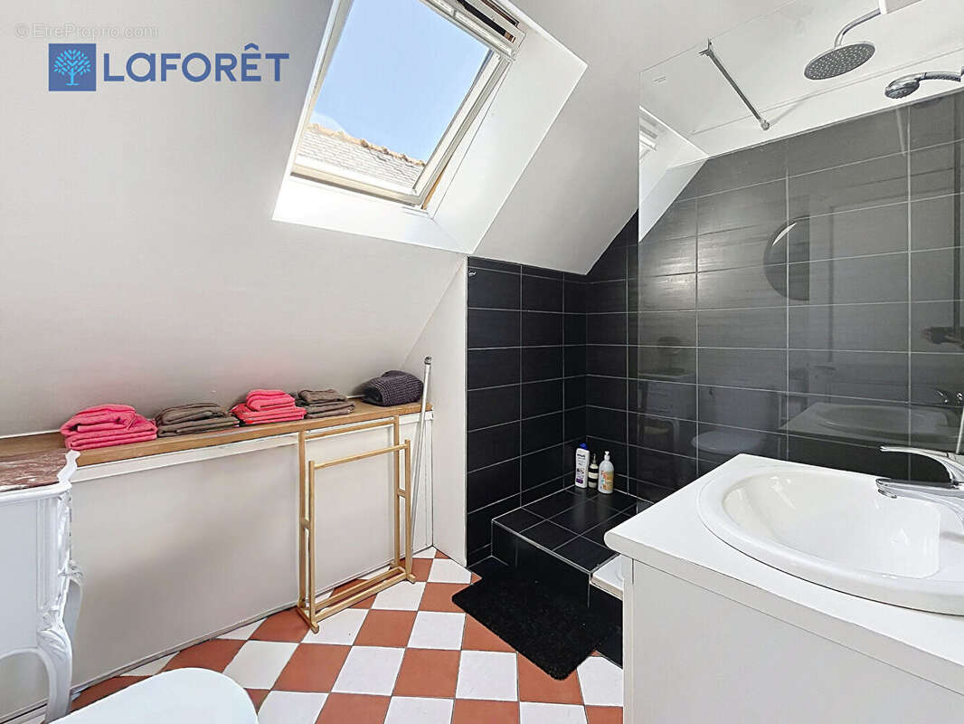Immeuble Riantec commerce et duplex - photo 7