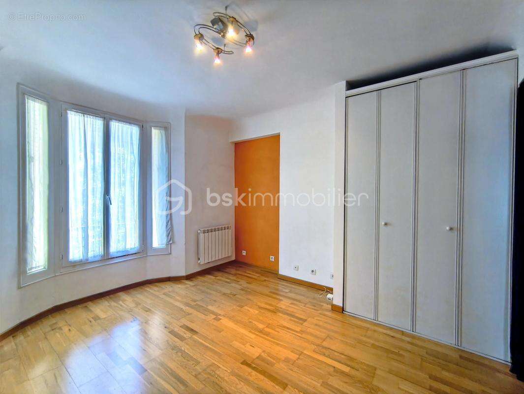 PARIS 14ᵉ – Porte de Vanves / Plaisance – F1 de 27 m² avec deux caves - photo 4