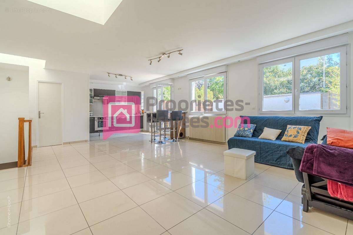 Appartement à SAINT-MAUR-DES-FOSSES