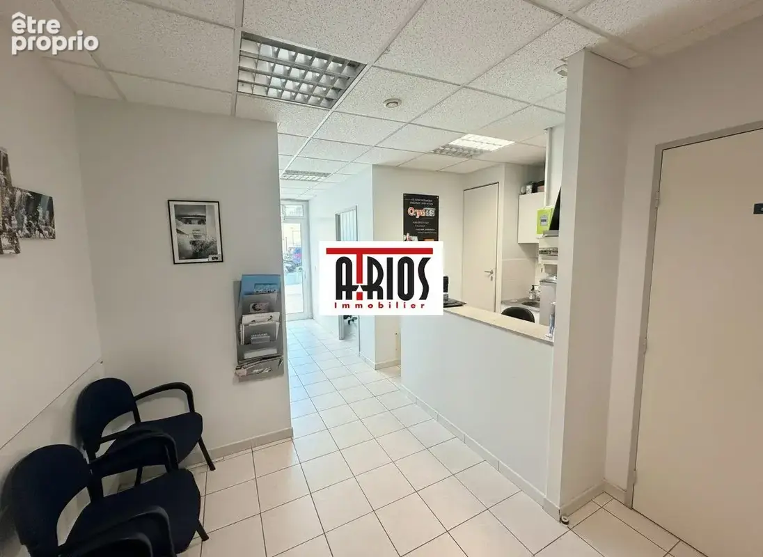 Commerce 60 m² à vendre à Hyeres (83400) - photo 3
