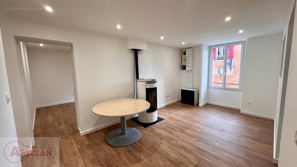 Appartement à ESPINASSES