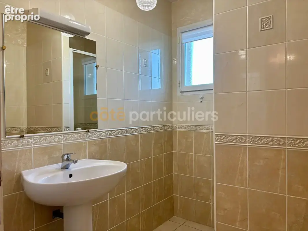 Maison dans le centre de SAINT GILLES avec vie de plain pied - 126m² - photo 8