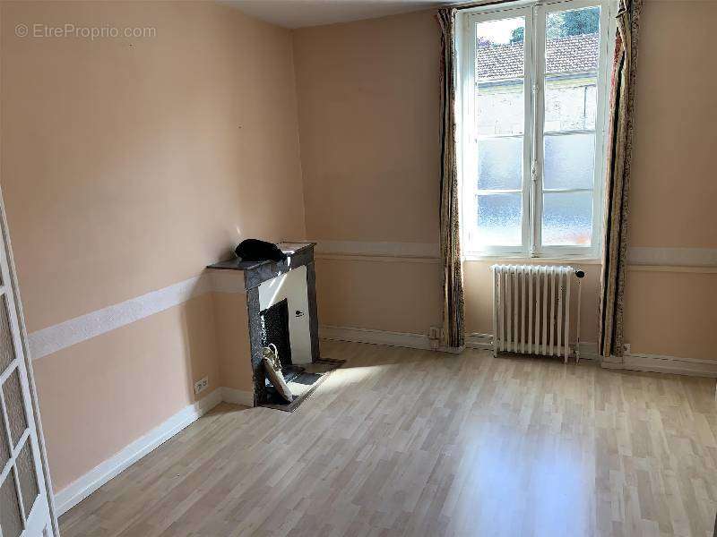 Maison à COUZE-ET-SAINT-FRONT