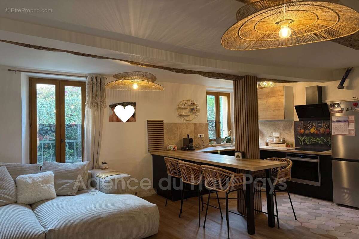 Maison à SAINT-CEZAIRE-SUR-SIAGNE