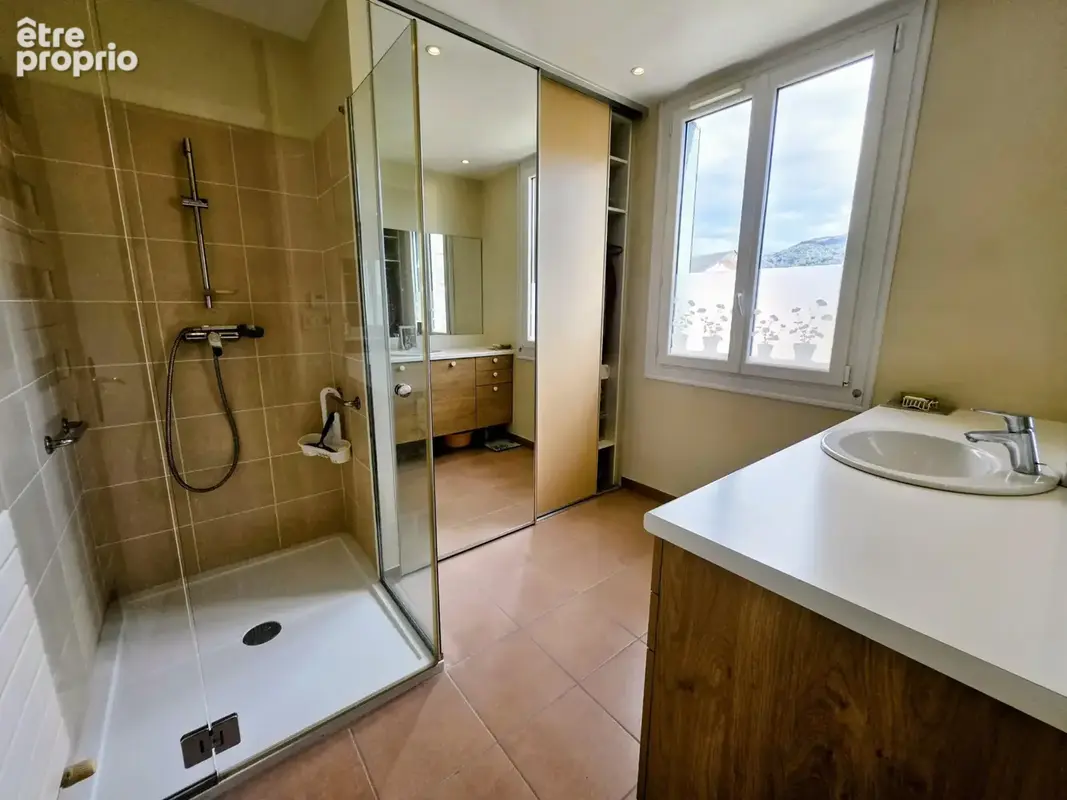 Nouveau prix   232 000 €   maison 3 chambres, jardin, grands garages & vue montagnes - photo 4
