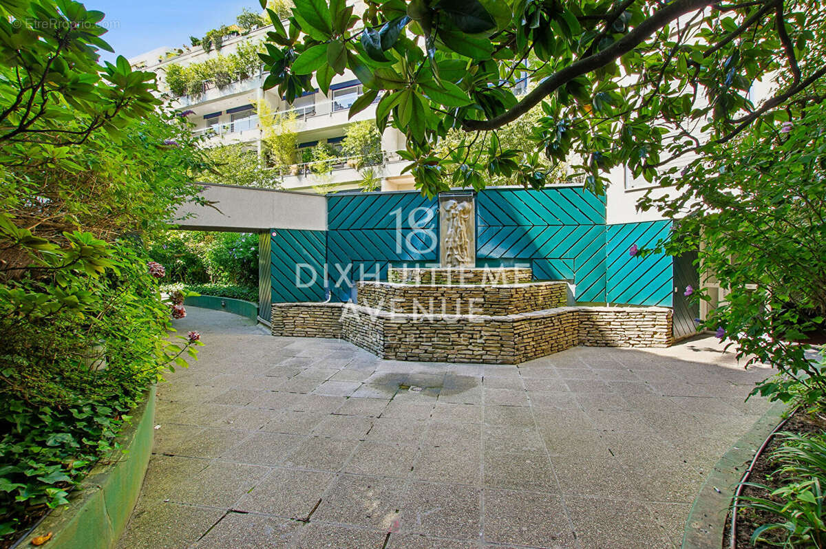 Rue Doudeauville-85m²- Balcon - photo 6