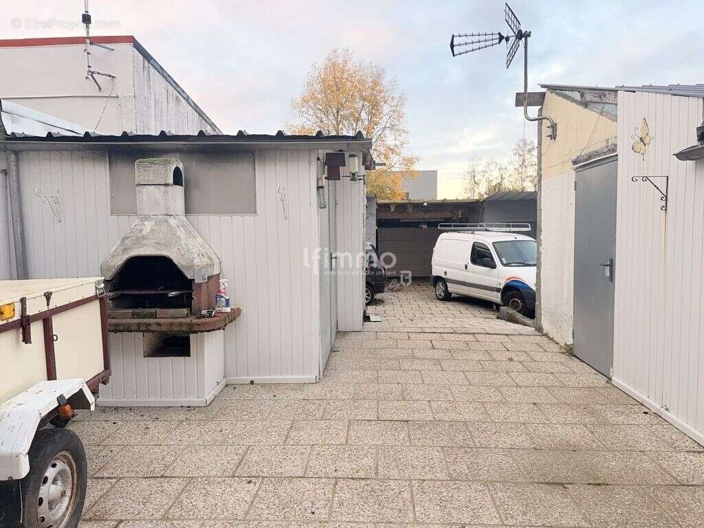 Maison à QUIEVRECHAIN