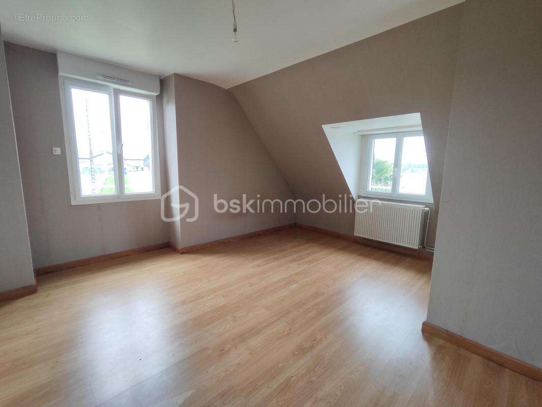 Maison à SAINT-GERMAIN-EN-COGLES