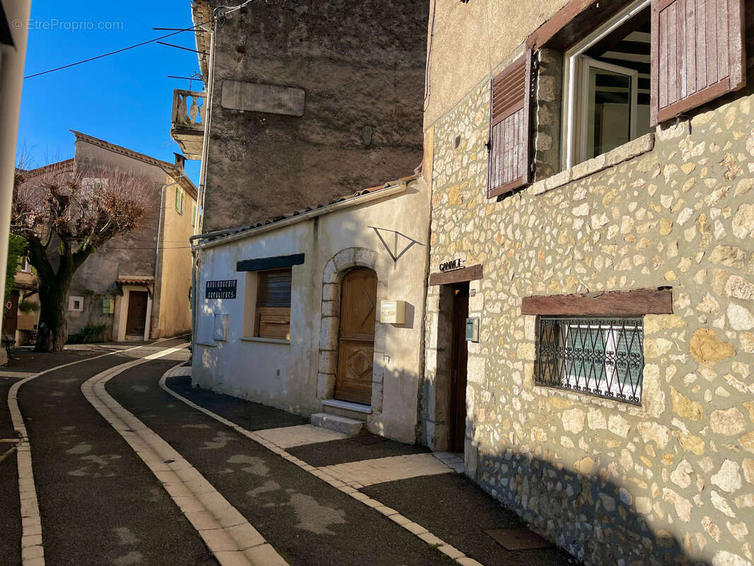 Appartement à GREOLIERES
