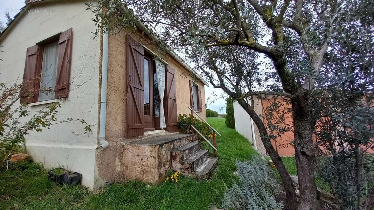 Terrain à SAINT-ROMAIN-DE-LERPS