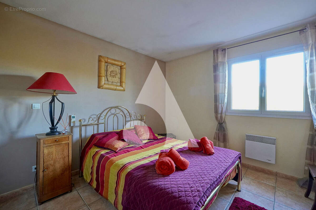 Maison à CHATEAUNEUF-LE-ROUGE