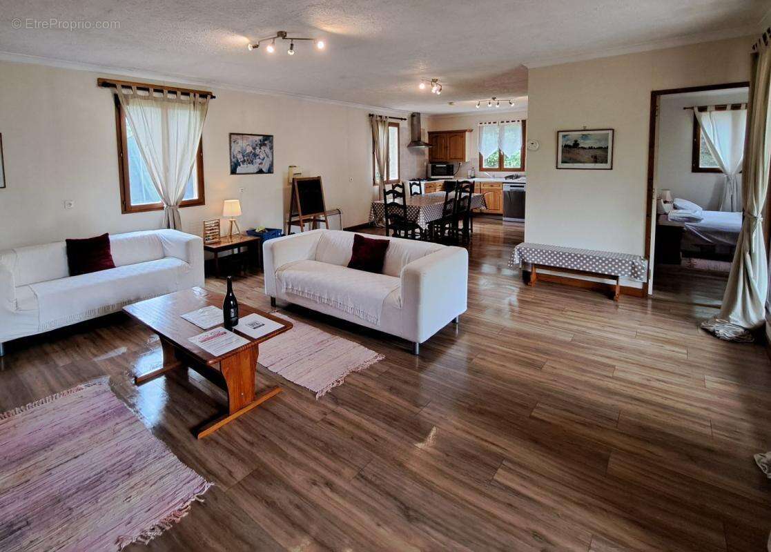 Maison à SAINT-PIERRE-DE-JUILLERS