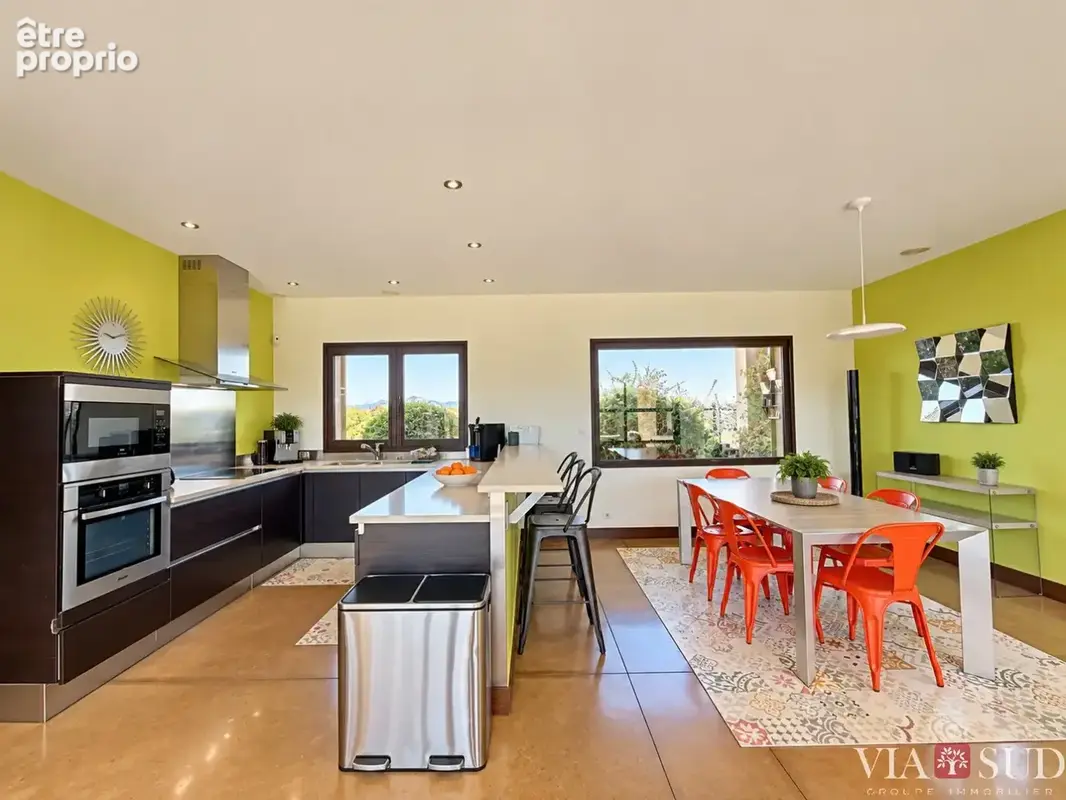 Lignan-sur-Orb  232 m² de lumière, une piscine 12 x 8 et près de 3 000 m² de parc - photo 12