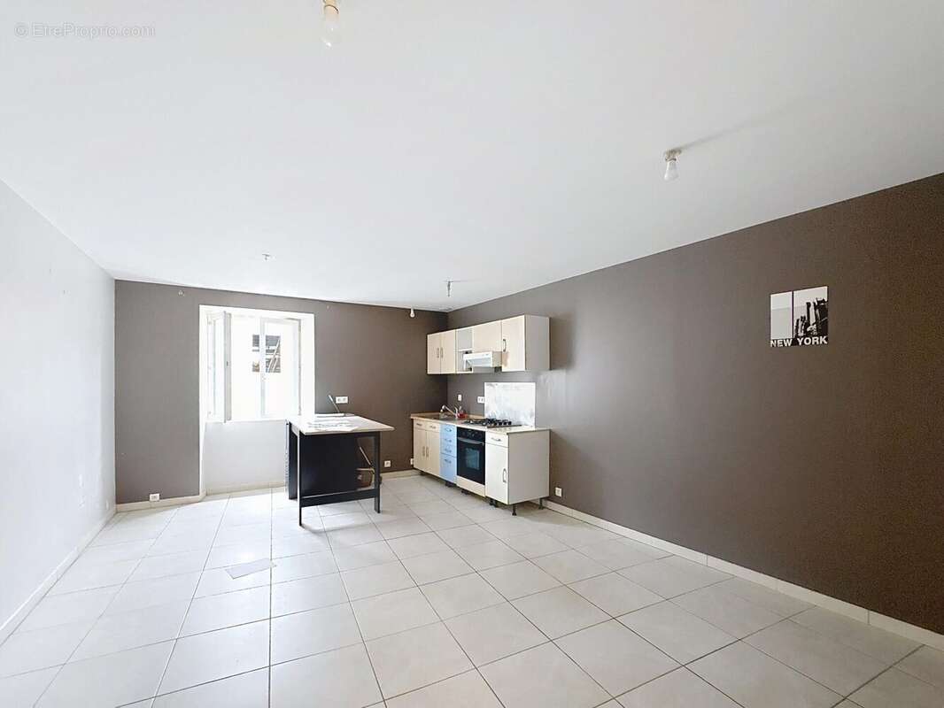 Photo 2 - Maison à LES CABANNES