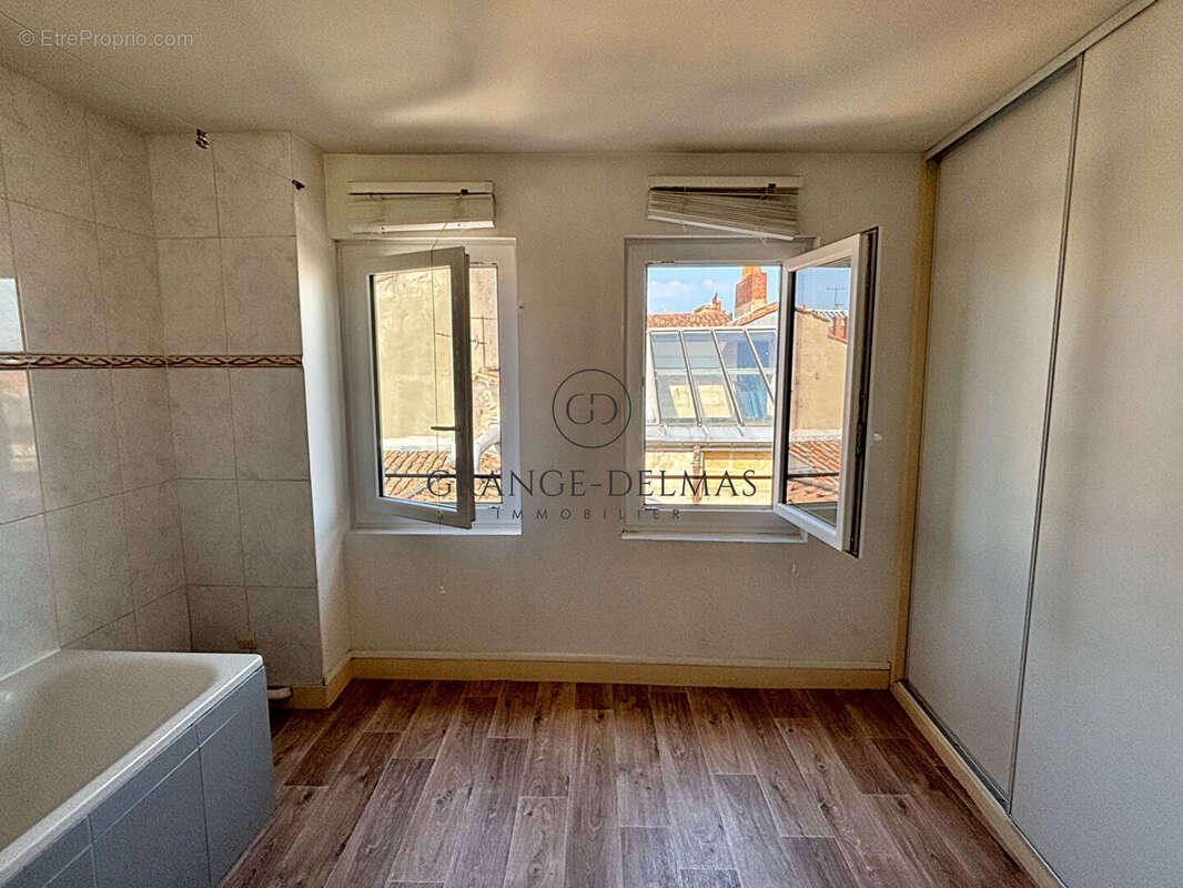 Appartement duplex immeuble pierre - HYPER CENTRE - photo 7
