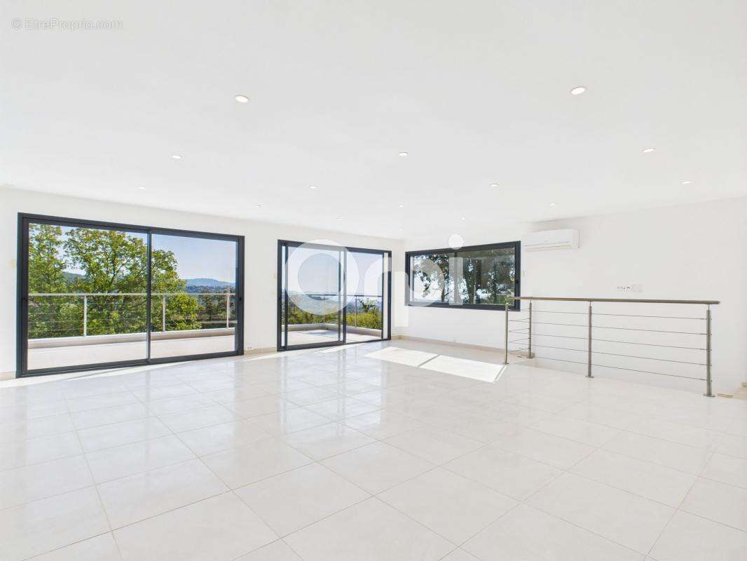 Maison à LES ADRETS-DE-L&#039;ESTEREL