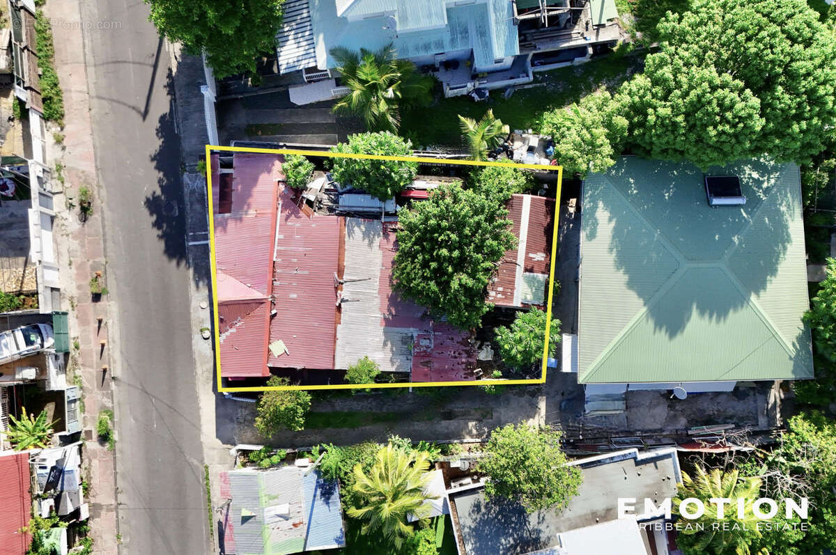 Terrain à LE GOSIER