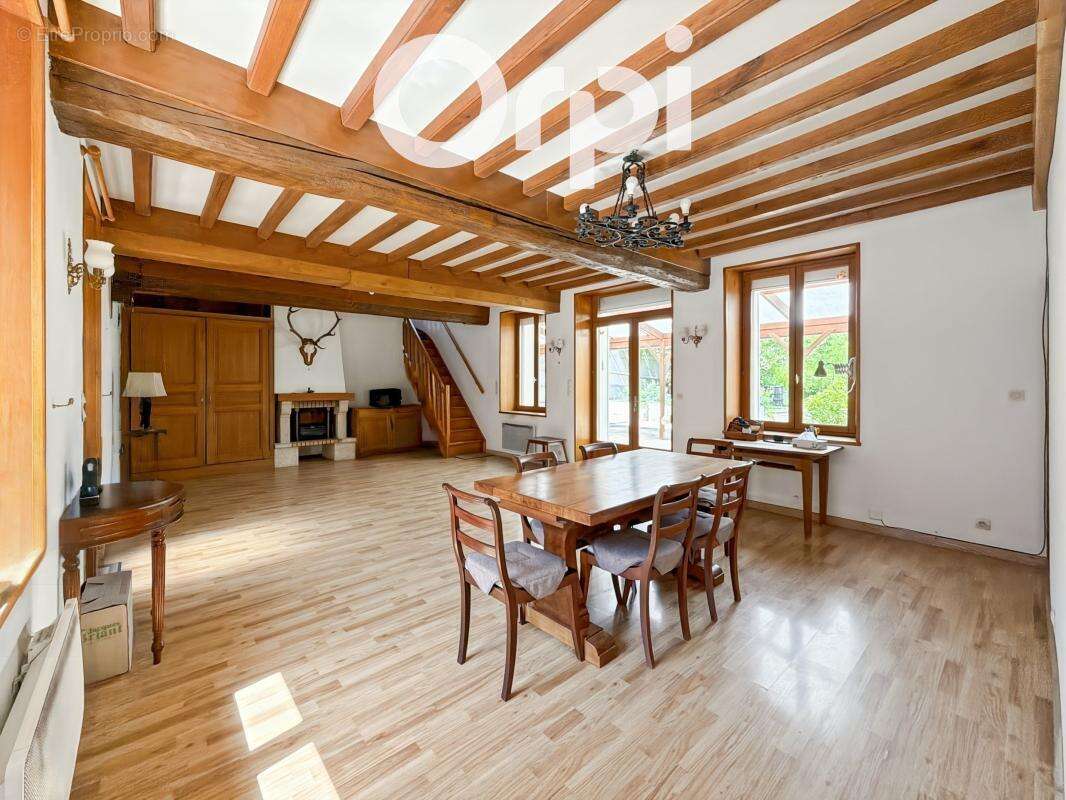 Maison à LA NEUVILLE-ROY