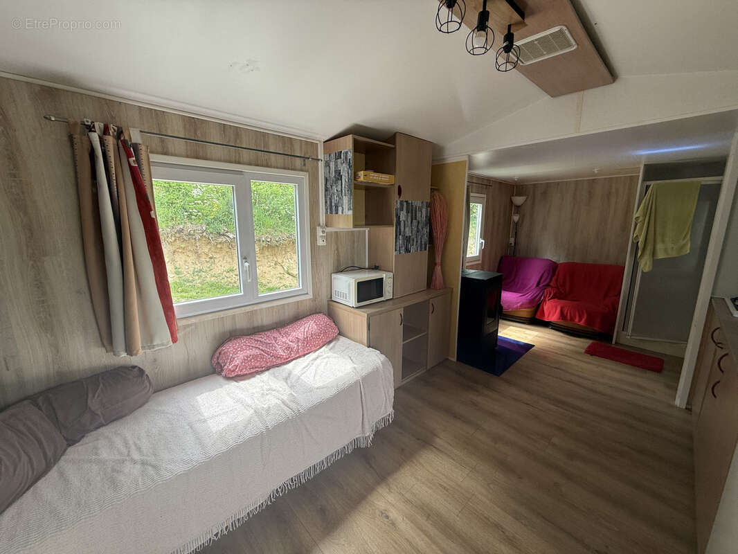 Appartement à LES BESSONS