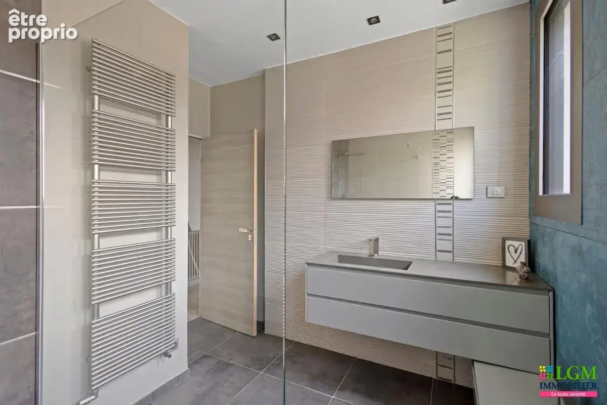 Pélissanne - Villa contemporaine de plain‑pied  3 ch + studio, piscine & jardin - photo 11