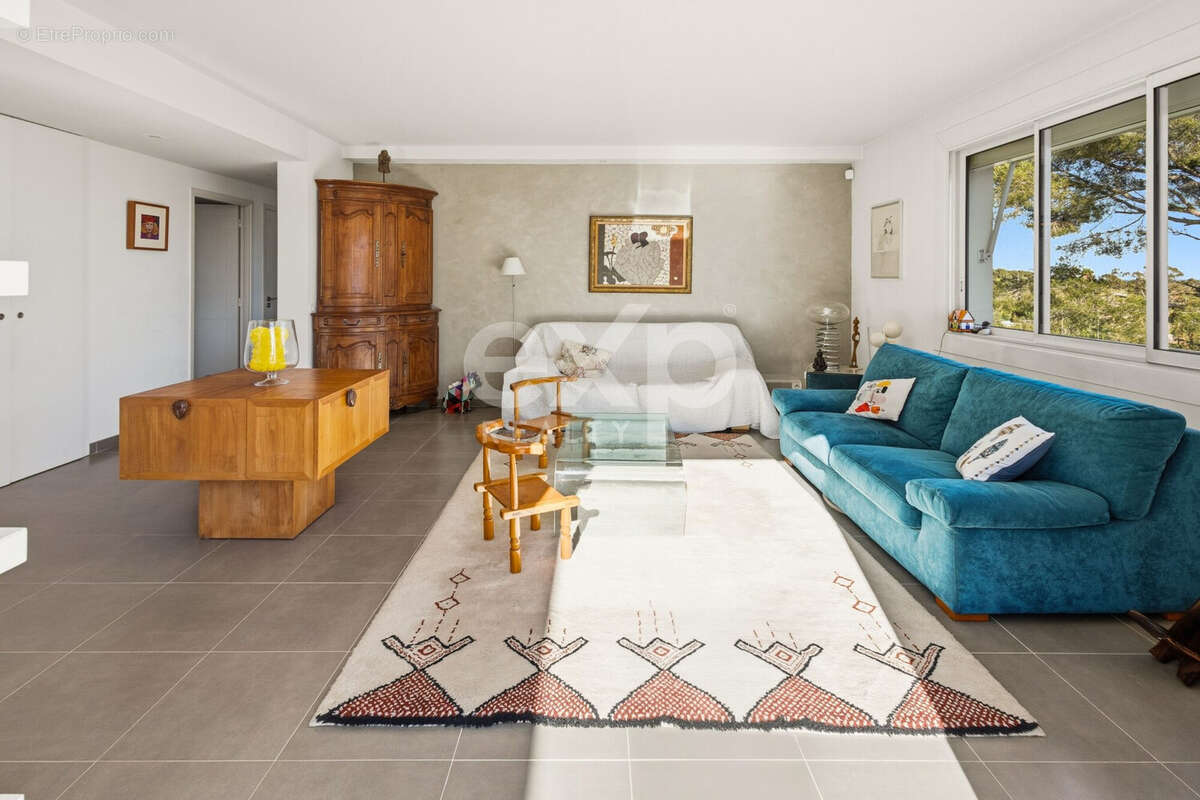 Appartement à ROQUEBRUNE-SUR-ARGENS