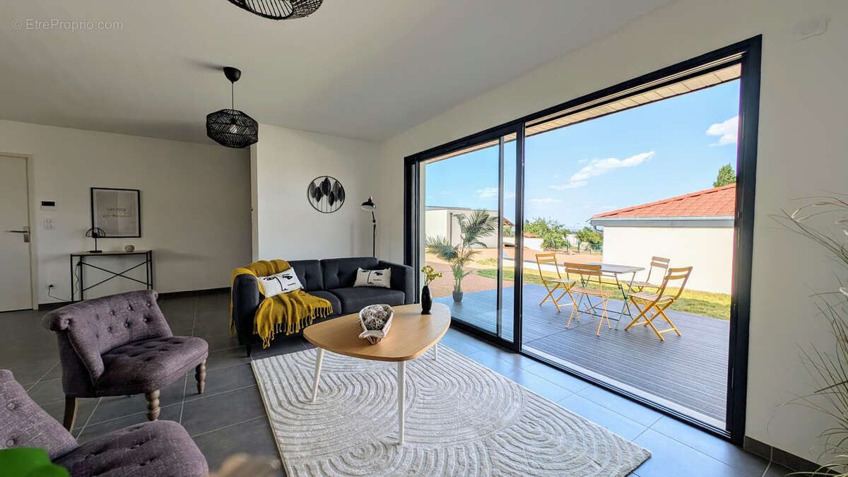 Maison à VILLEMONTAIS