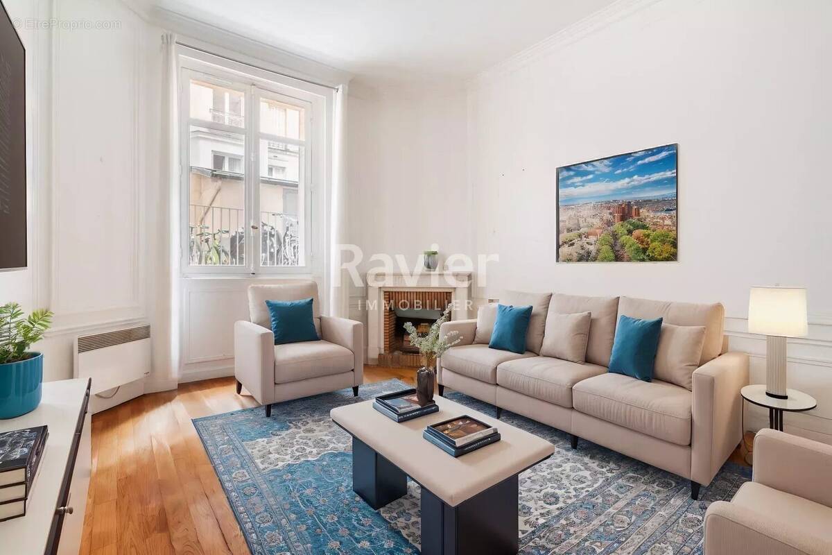 Appartement à PARIS-7E