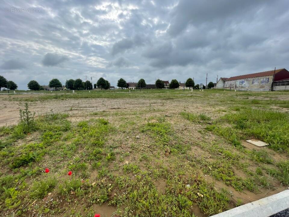 Terrain à SAINT-MARTIN-LONGUEAU