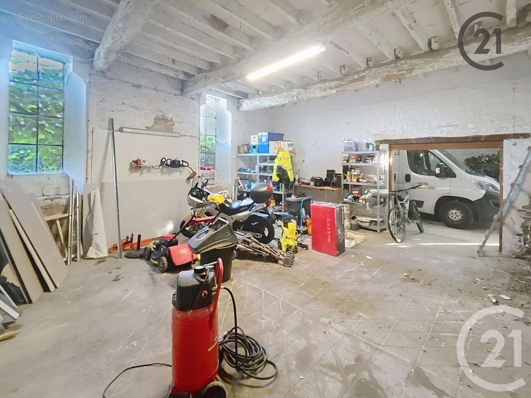 Maison à SAINT-CYR-LES-COLONS