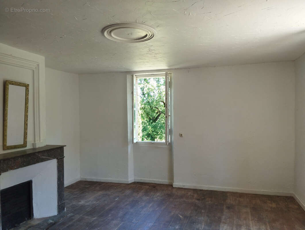 Maison à PUYGAILLARD-DE-QUERCY