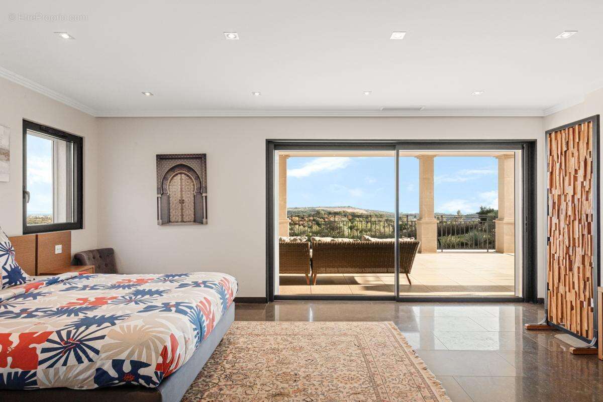 Maison à ROQUEFORT-LES-PINS