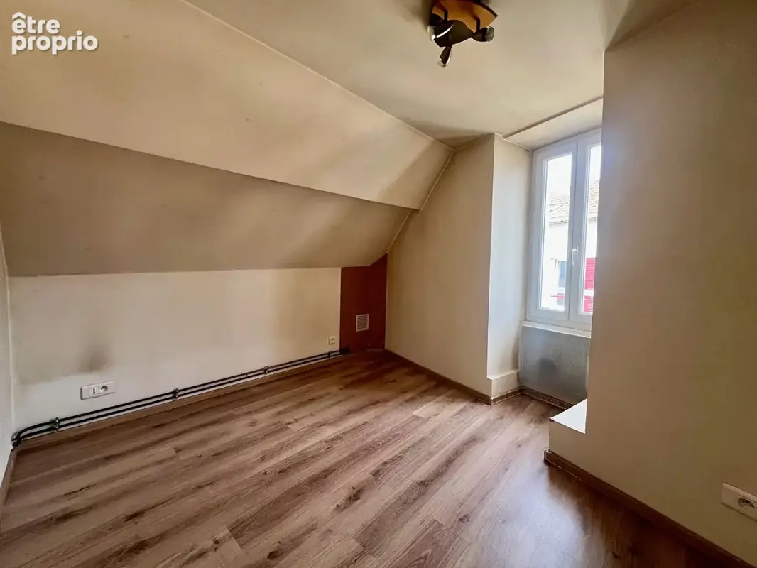 Appartement 2 pièces à vendre à Brie Comte Robert - Dernier étage avec parking extérieur - photo 5