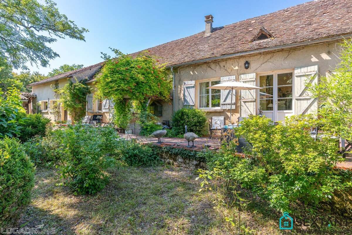 Grande longère du 19ème rénovée, 320 m², gîte et chambres d'hôtes, terrain de 1,5 ha, 5 min des commodités - photo 5