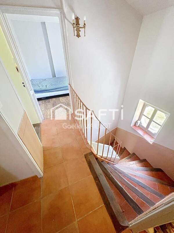 Maison 162 m² à Saint-Laurent-De-Cerdans  - photo 3