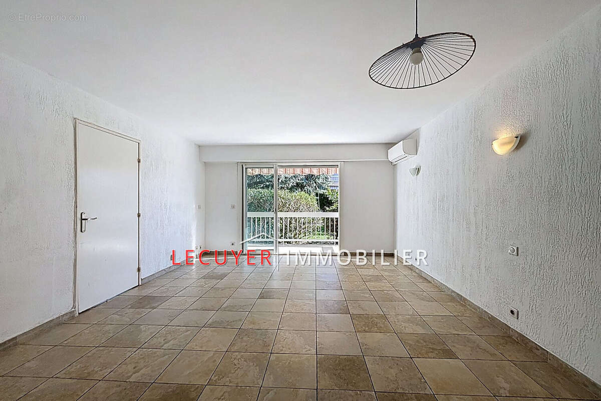 Appartement à VALLAURIS