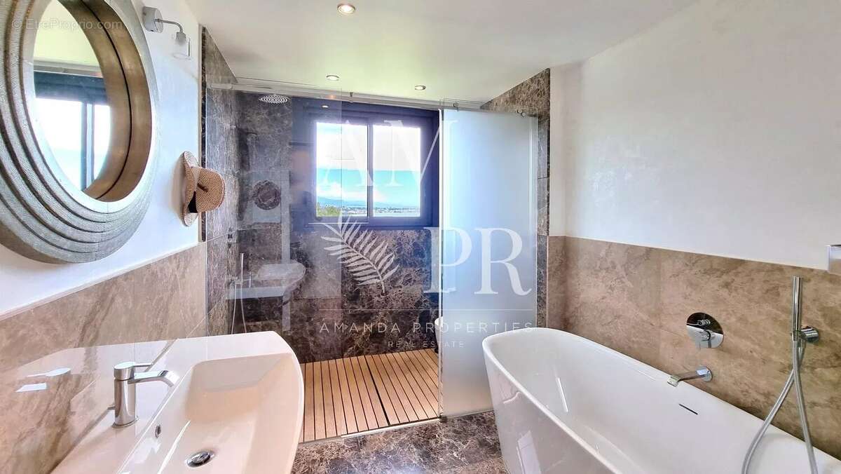 Luxueux appartement 3 pièces - Vue panoramique sur la mer - chambre de service - photo 15