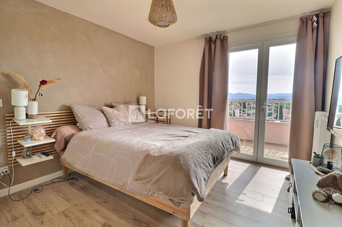 Appartement à CUERS