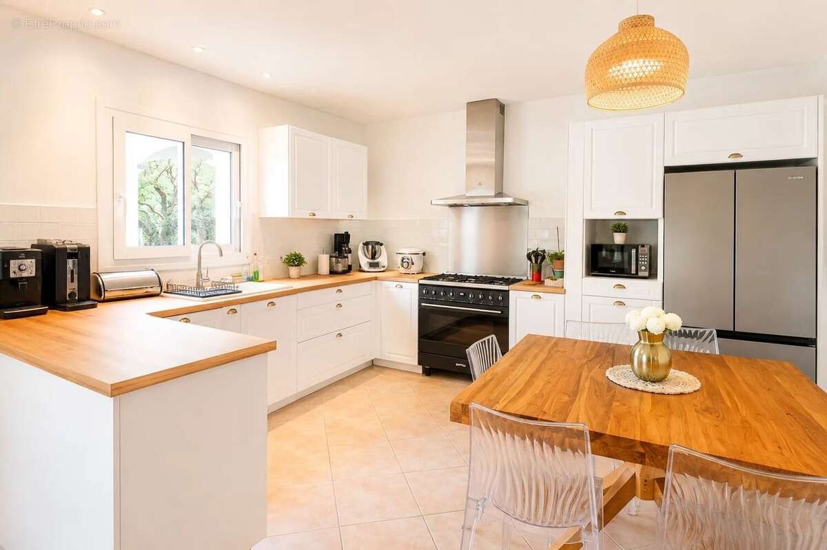Exclusivité – Maison T7 de 217 m² avec double garage sur 1 794 m² à Combaillaux, à 5 minutes de Saint-Gély-du-Fesc - photo 8