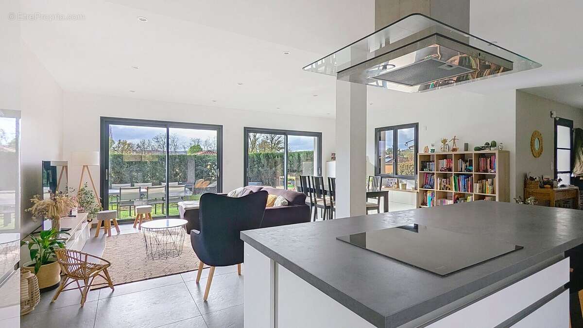 Maison 155 m² à Lozanne  - photo 8