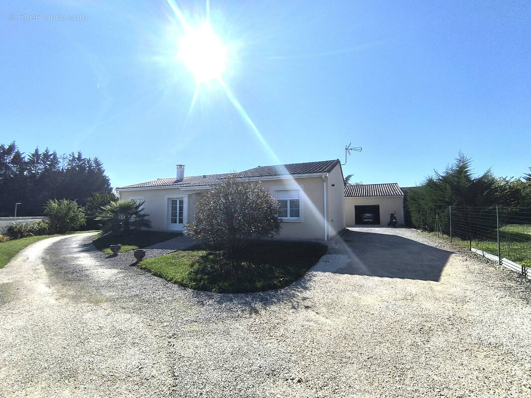 Maison à LA COURONNE