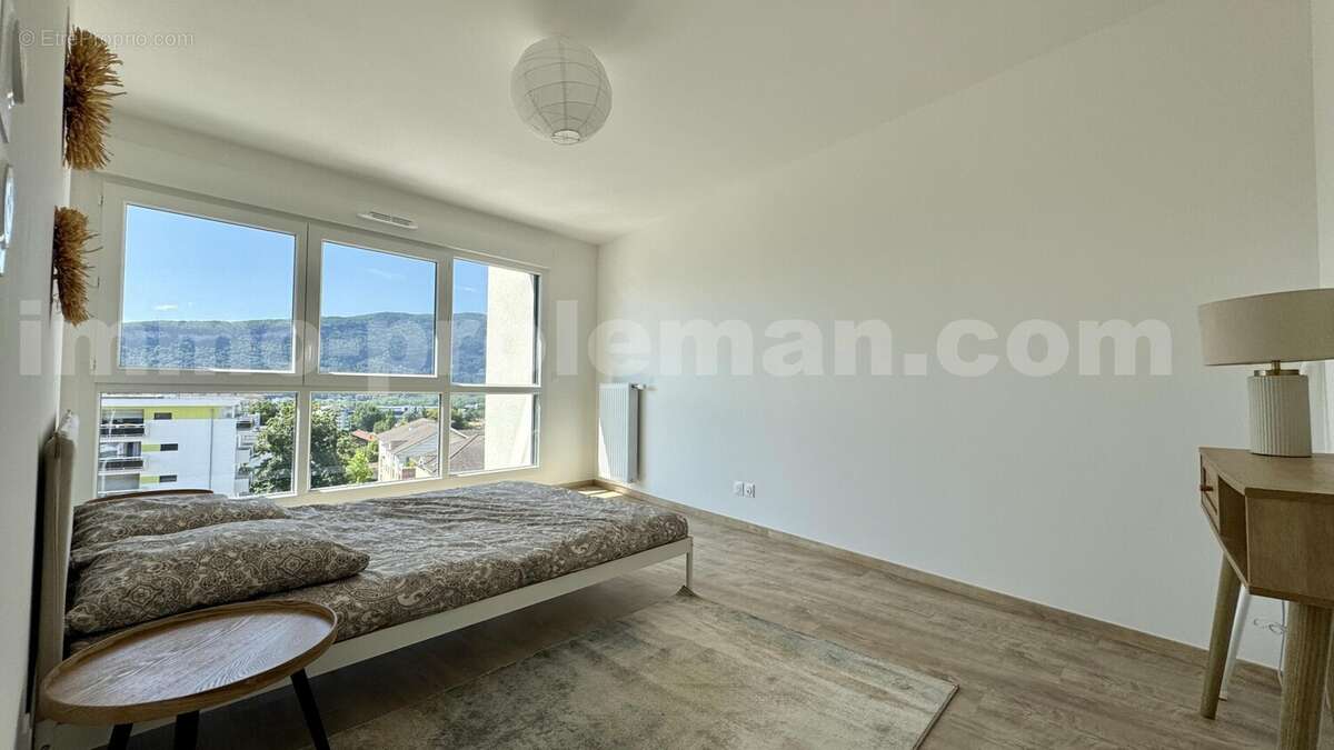 Appartement_T4_Ambilly_belle_superficie_prox_frontière_Suisse_tram_Ceva_direction_Genève_Secteur_calme_Verdoyant_Frontaliers_Cuisine_séjour_chambre_1_chambre_2_
