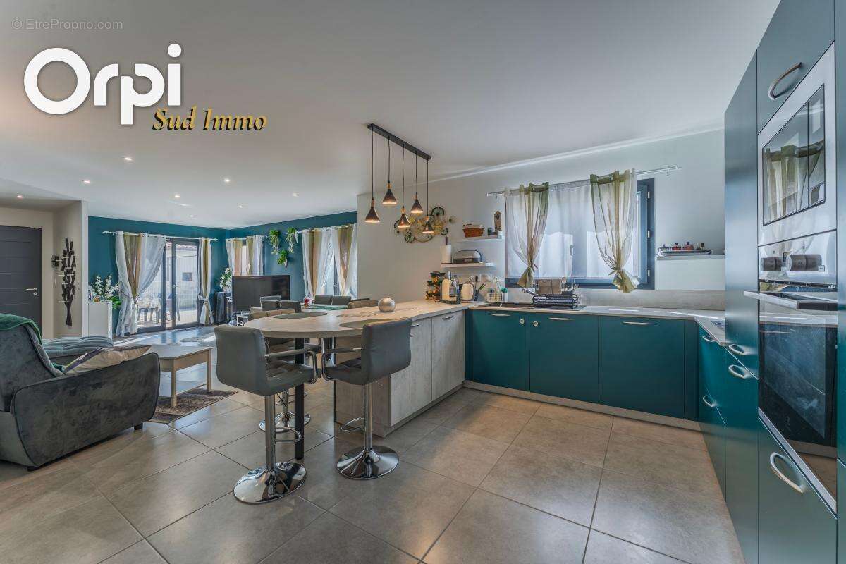 Maison à ALBA-LA-ROMAINE