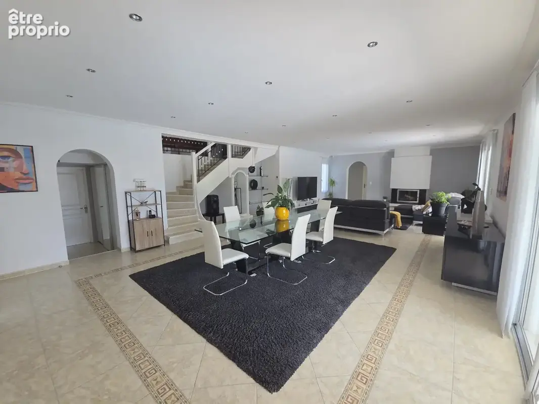 Villa d'architecte de 240m2 sur un terrain de 1500m2 avec piscine à Castelginest - photo 6