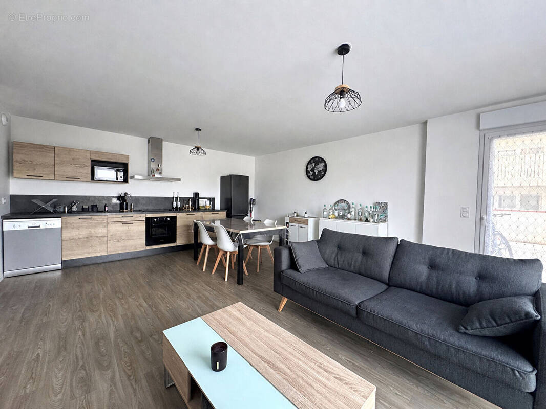Appartement à LES PONTS-DE-CE