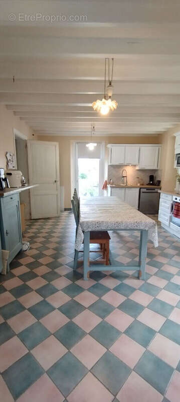 Maison à AZAY-LE-FERRON