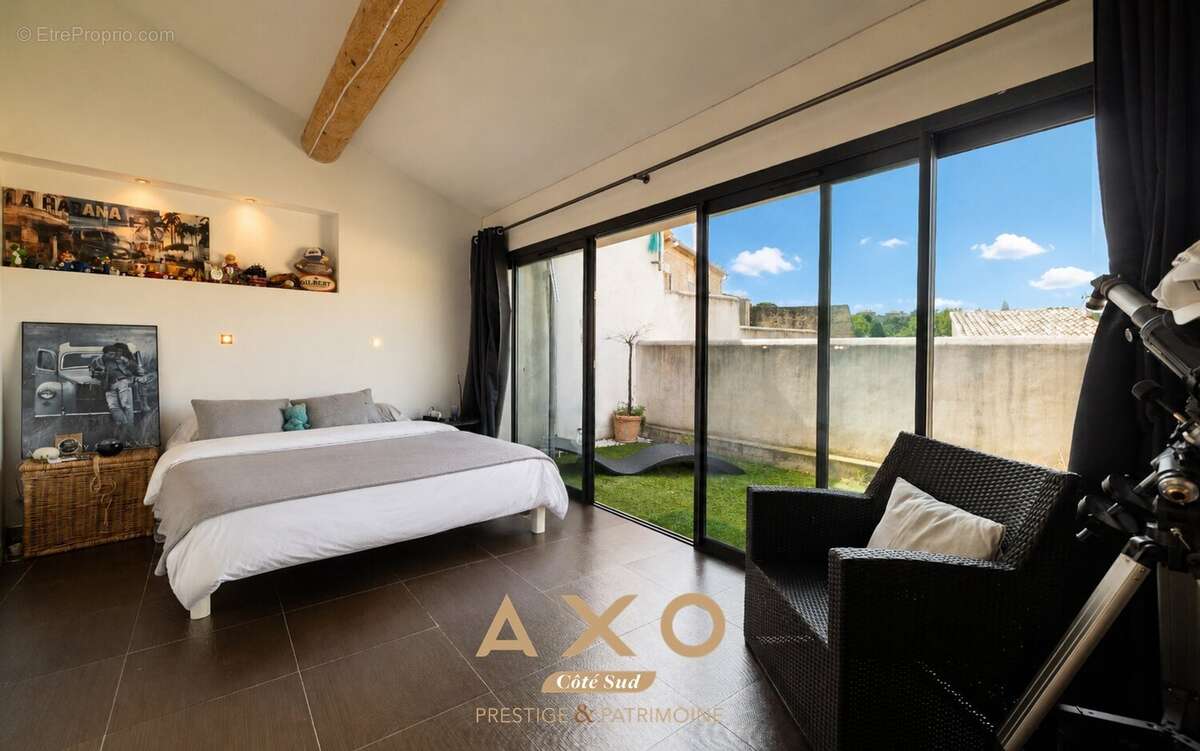 Lambesc - maison - 250m² - 3 chambres - piscine - 750 000  - photo 19