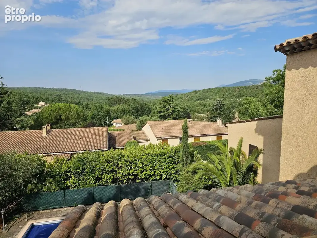 Villa provençale avec piscine, garage et vue dégagée à pied du village - photo 14