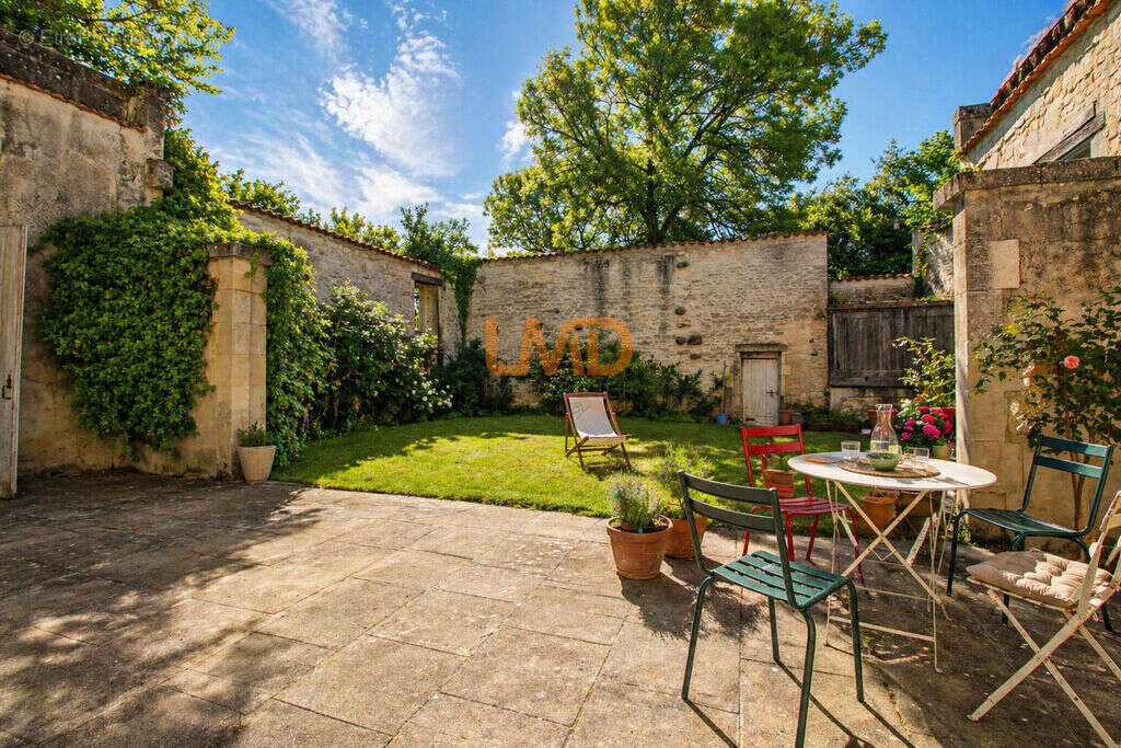 Maison à SALIGNAC-SUR-CHARENTE