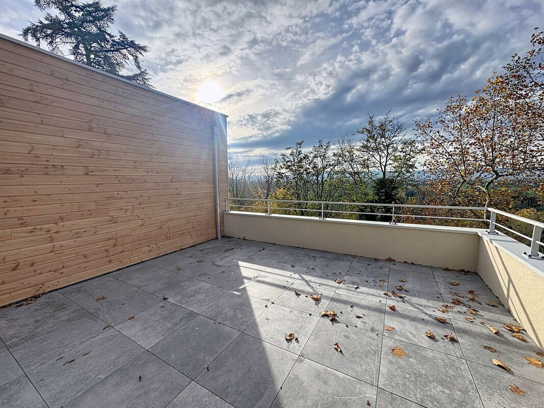 Appartement à VEAUCHE