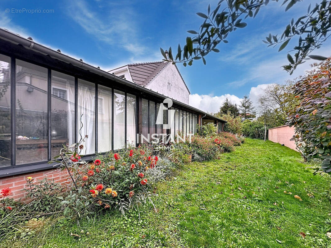 Terrain à SAINT-MAUR-DES-FOSSES